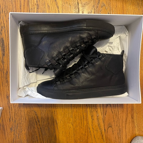Balenciaga Arenas - Picture 5 of 6